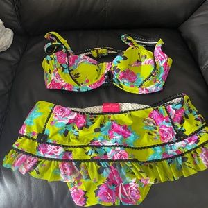 Betsy Johnson swimsuit size large